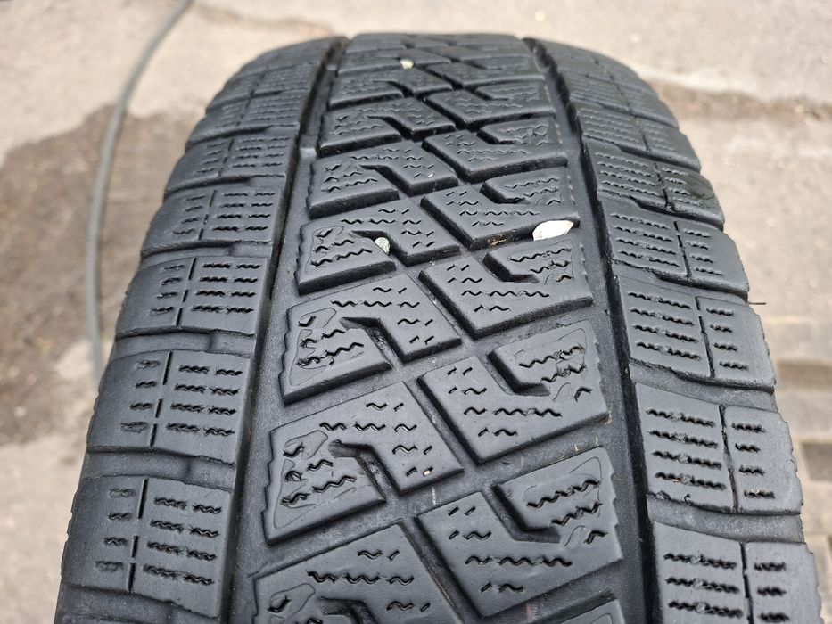 1бр. Бусова 215/70/15C Lassa Wintus 2