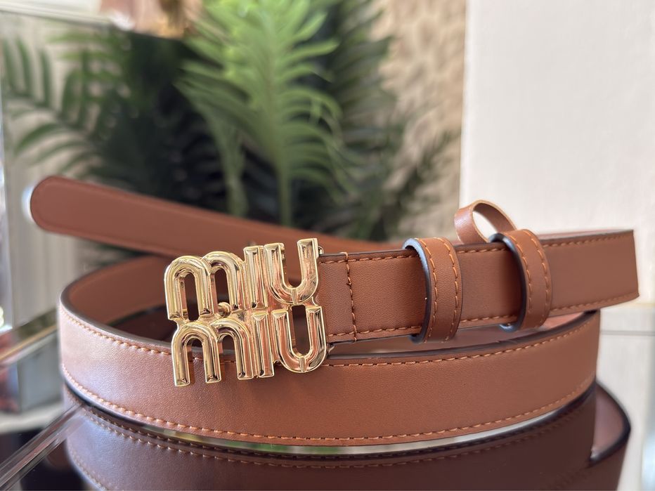Curea Miu Miu din piele – maro/taupe, cataramă aurie