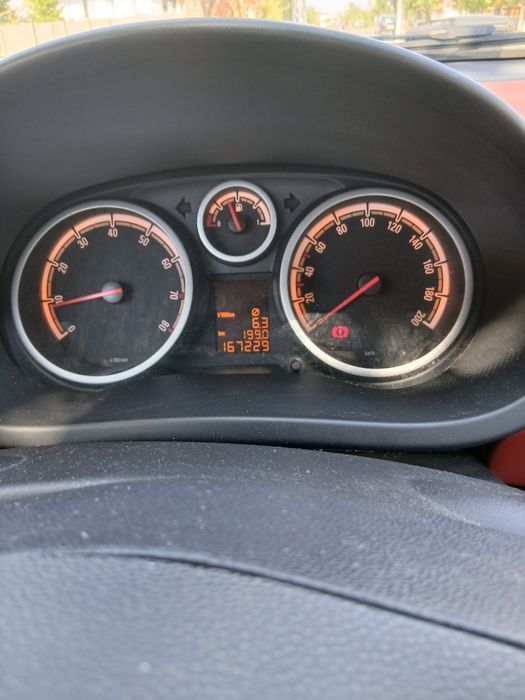 Opel corsa D 1.4 benzina