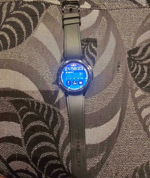 Мъжки часовник Samsung Galaxy Watch 4, запазен,без забележки, като нов