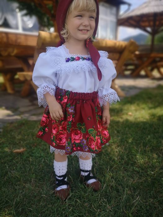 Costum popular pentru fete de Maramures