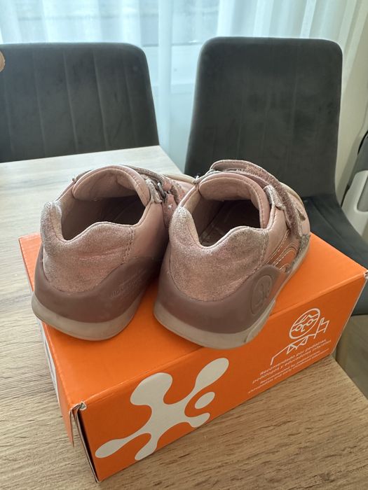 Продавам маратонки Biomecanics за момиченце. Размер 20