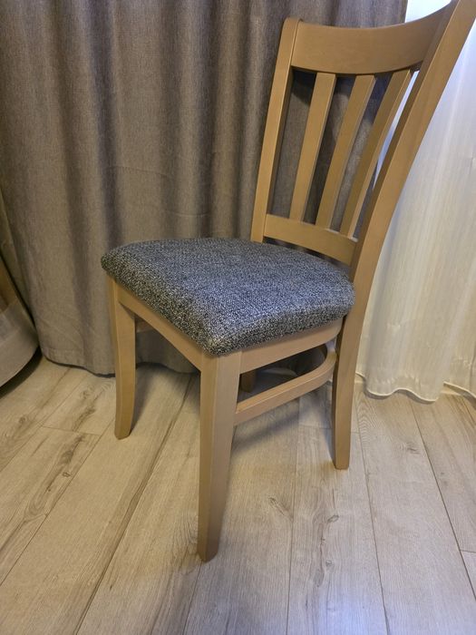 Чисто нови троянски трапезни столове