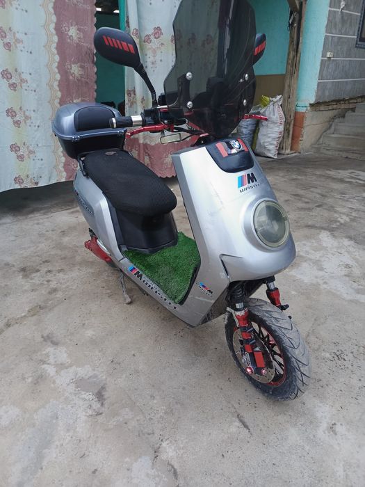 Скутер Сотилади нархи 400 д состояниями зор янги аккумулятор койилган