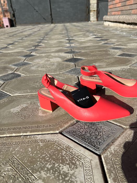 Продаются женские туфли