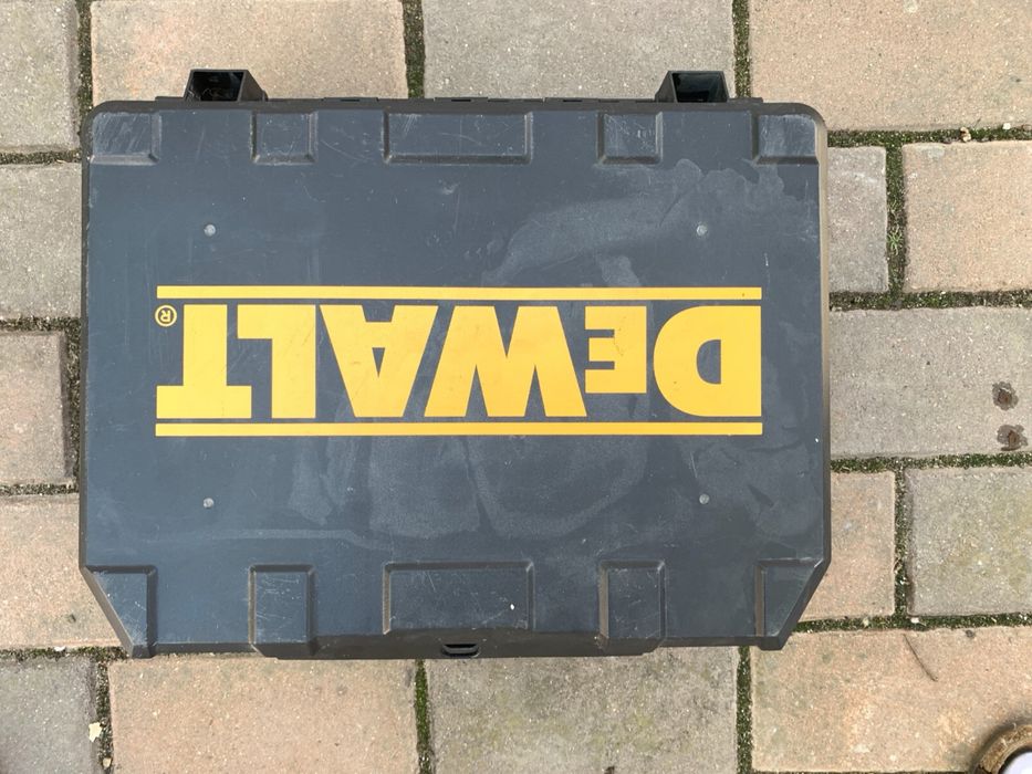 Masina de gaurit- insurubat DeWalt 12 V