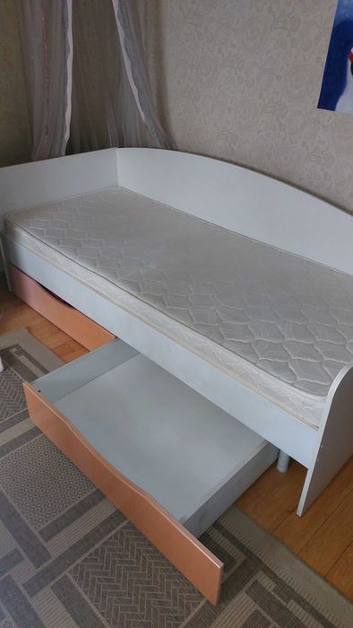Кровать детская односпальная с выдвижными ящиками, 90х200 + матрас