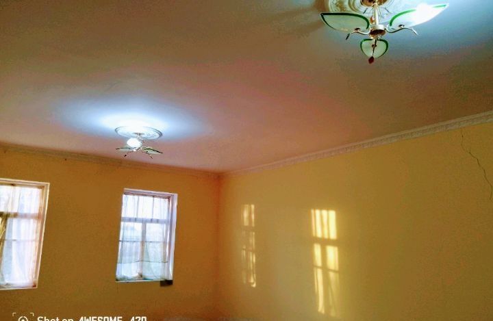 Ховли сотилади срочна.