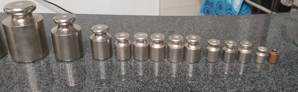 Старинен кантар и мерилки за кантар