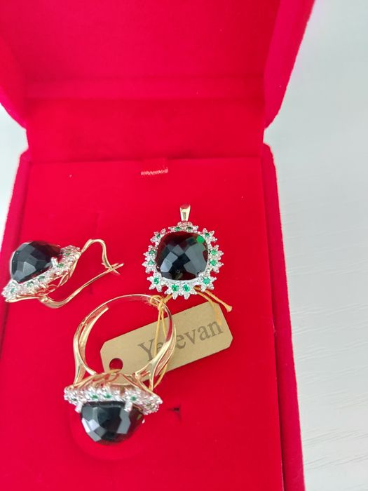 Продам бриллиантовый комплект