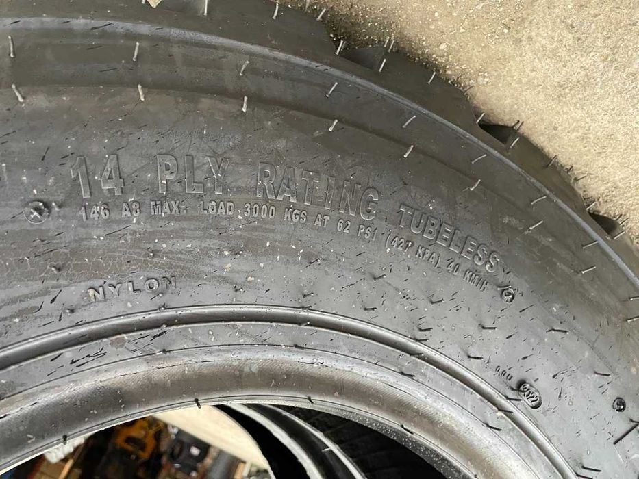 Cauciucuri noi 12.5/80-18 cu 14 pliuri pentru buldo marca OZKA