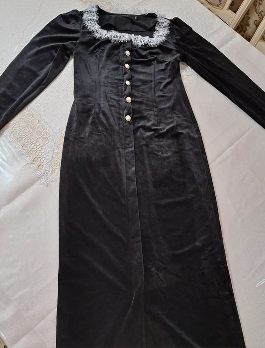 Вечерное черное платье