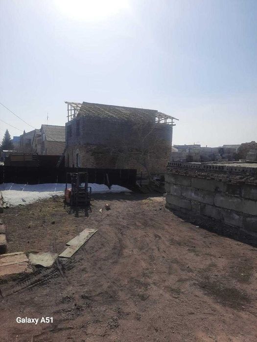 Продаётся 2 дома на одной территории.