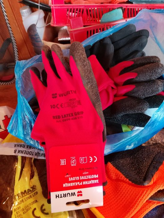 Продавам ръкавици