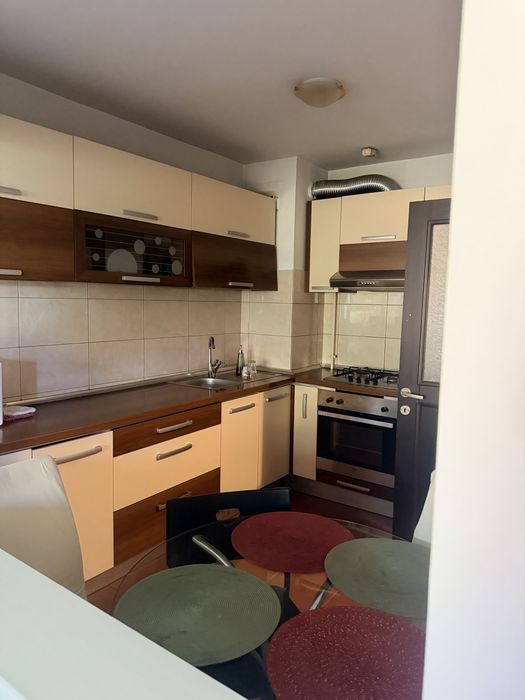 Apartament 2 camere de inchiriat 60mp, bloc cu centrala proprie si iesire in parcul Plumbuita, in Colentina, cu loc parcare