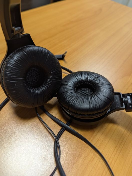 Căști Sony și Panasonic