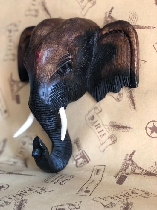 Слон из дерева тик .Тайланд