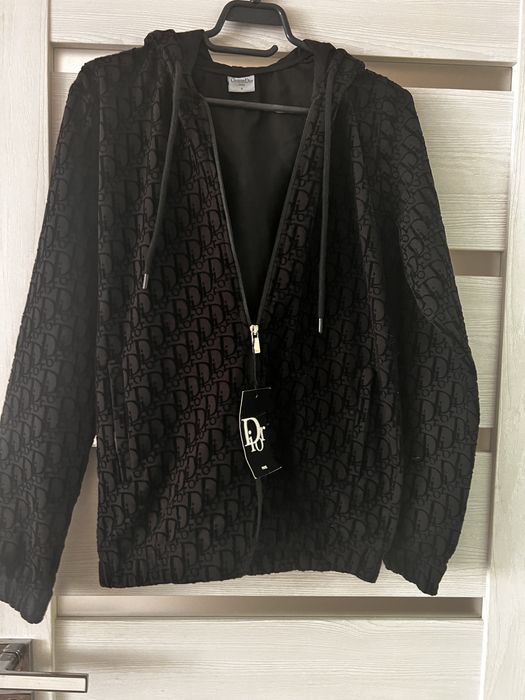 Анцунг бяло черно