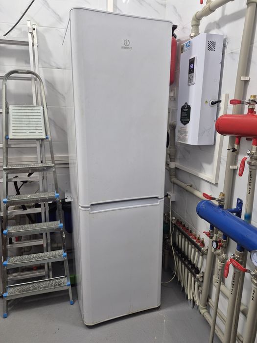 Холодильник Indesit
