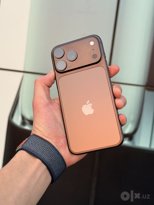 Iphone 17 Pro max cosmik choko