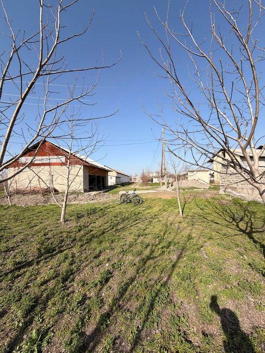 Yer sotladi srocho sotugi  2700$ dan   bervoramiza  dakument fulll