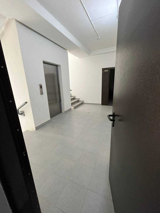 Чирчик шаҳри 2 микрорайонда 2 хонали квартира сотилади.