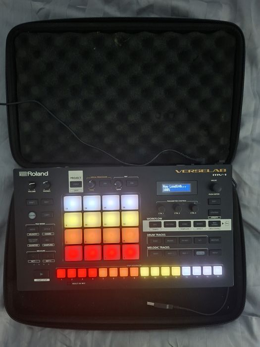 Vând Roland mv1 groovebox la prețul 2600 lei .