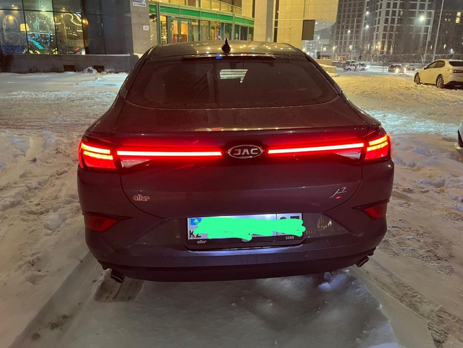 Автомашина марки JAC J7