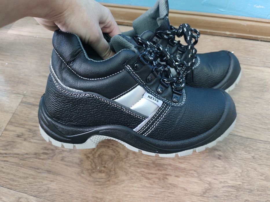 Продам новые спец.   ботинки