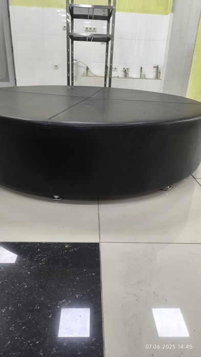 Пуфы круглые черные