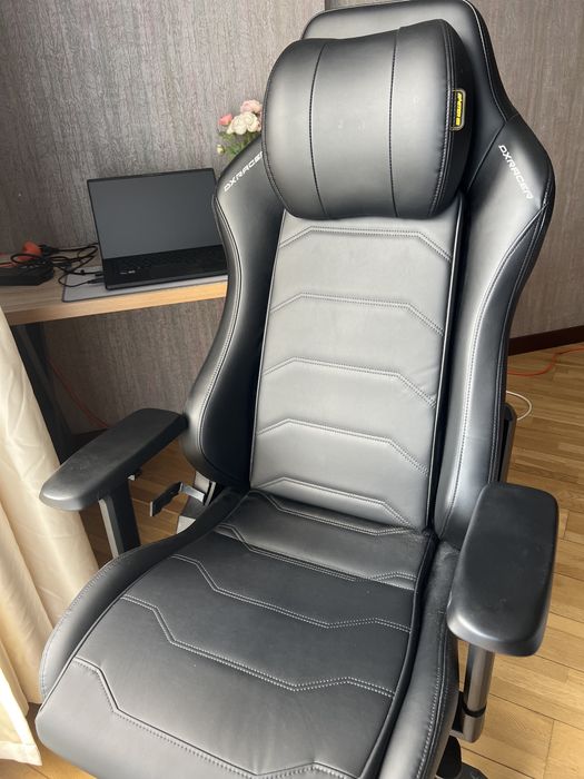 Игровое кресло DXRacer Master черный