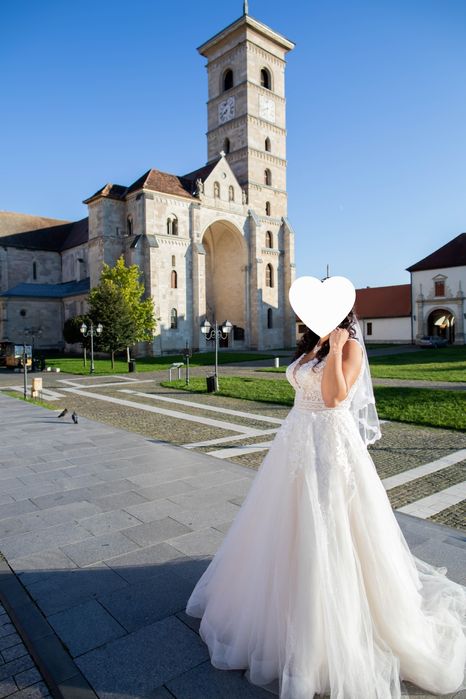 Rochie de mireasa tip A-line