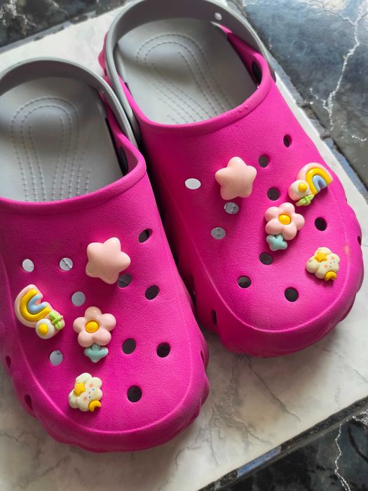 Crocs roz cu strasuri