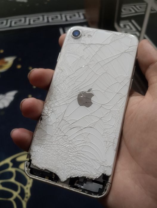 Продам айфон се 2022 64 гб