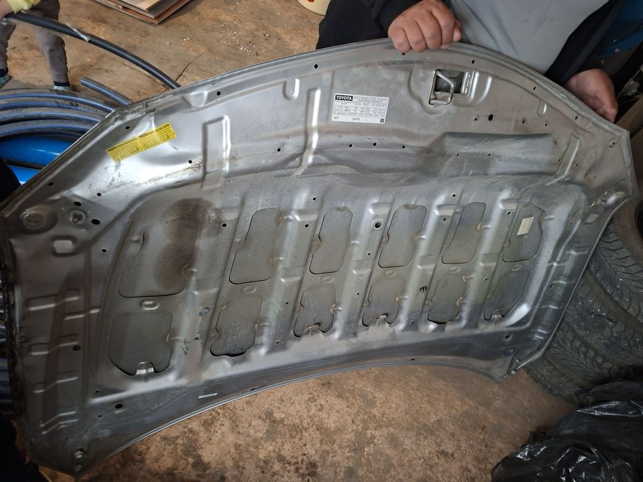 Продам оригинальный капот