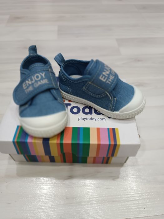 Продам обувь детскую