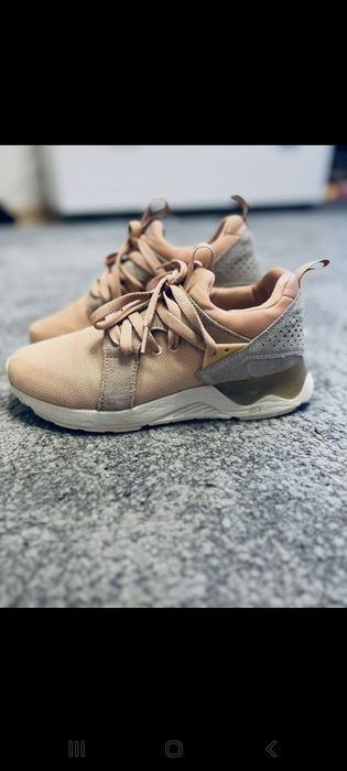 Adidasi  Asics,în stare bună,mărimea 37,dar se potrivesc la 36.5