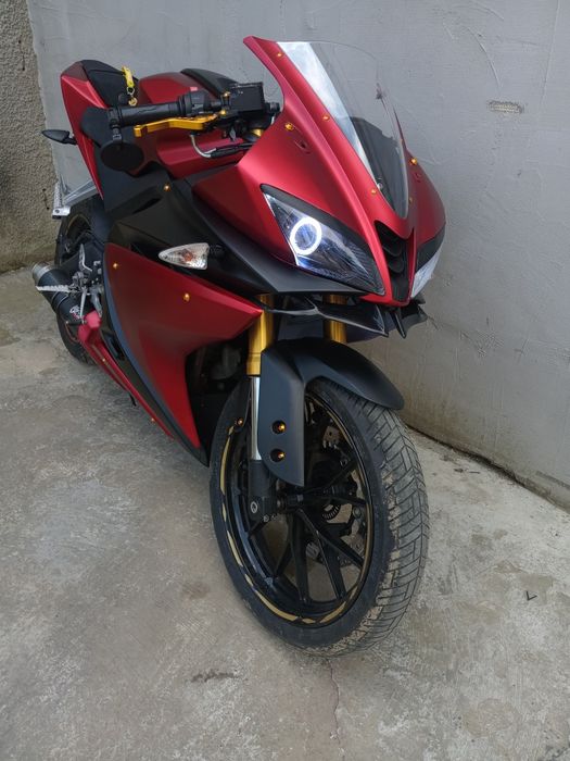 Vând yamaha yzf r125 ABS 2016 RED SATIN