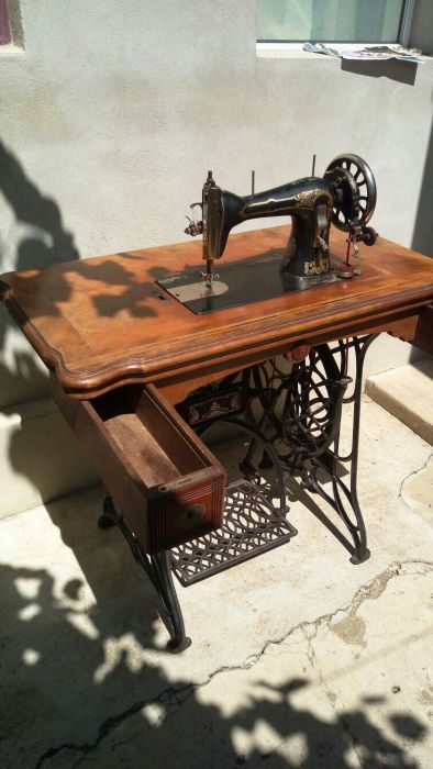 Masina de cusut vintage "Didona"cu masă cadru si capac