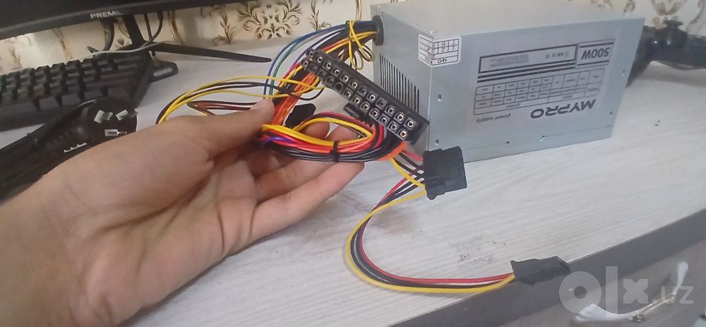 Блок питания с SATA кабелем, 220V ~ 60 HZ