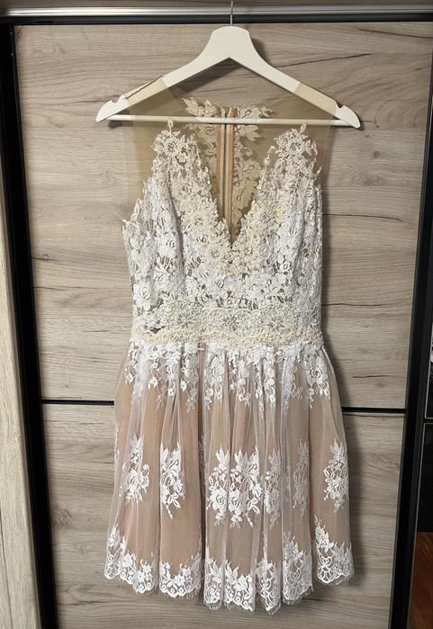 Rochie elegantă nude cu dantelă cusuta manual și tull fin