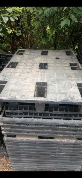 Paleti plastic aproape noi!!!