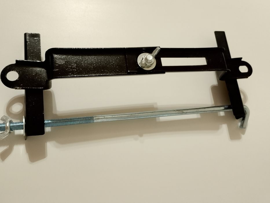 Крепление аккумулятора универсальное