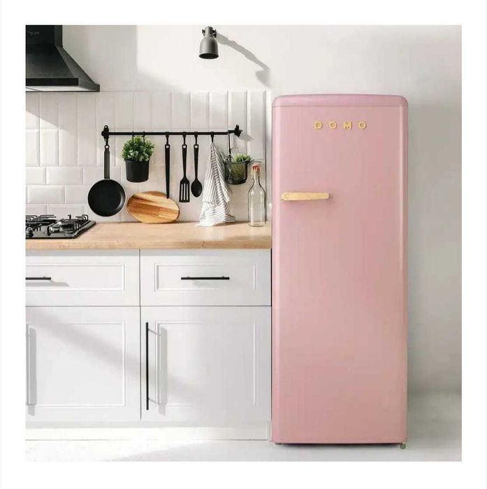 Frigider retro roz DOMO (Belgia) SIGILAT - 1600 lei (inaltime 144 cm, capacitate 218 litri, 4 rafturi, 4 compartimente usa, silențios (pret emag 2444)