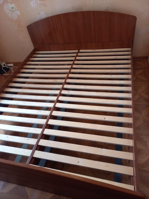 Кровать двуспальная