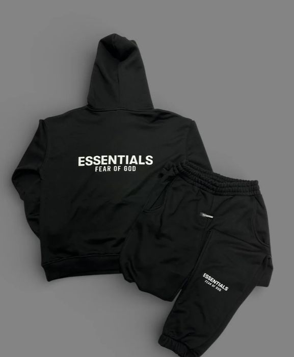 Екип на Essentials