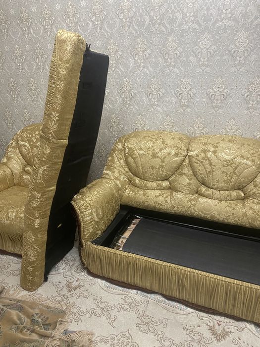 Диван и 2 кресла.