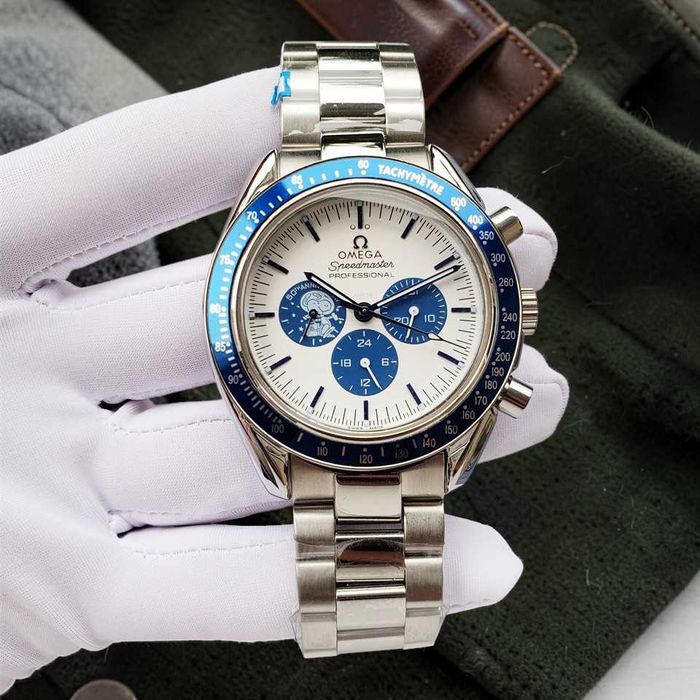Мъжки OMEGA Speedmaster Silver Snoopy с кварцов механизъм