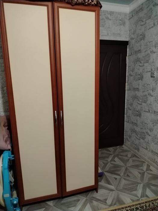 Недорого, качественный гарнитур (мебель)