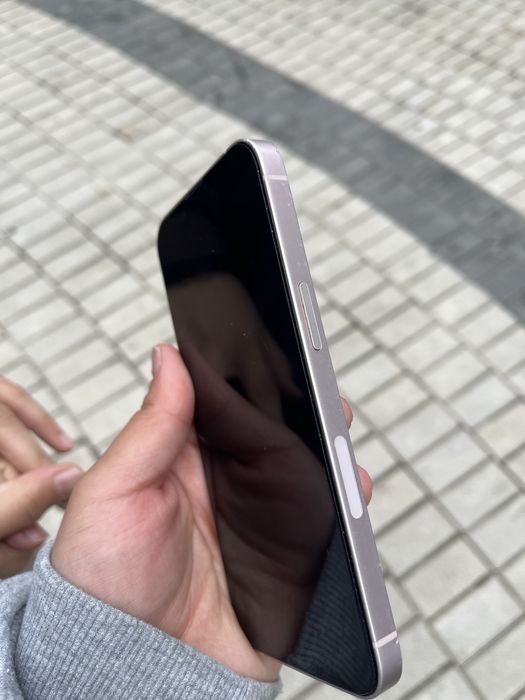 Продам Iphone 13
